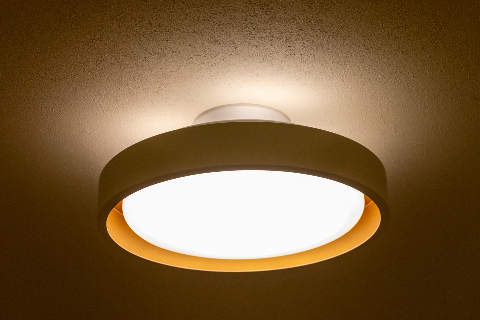 天井のシーリングライト