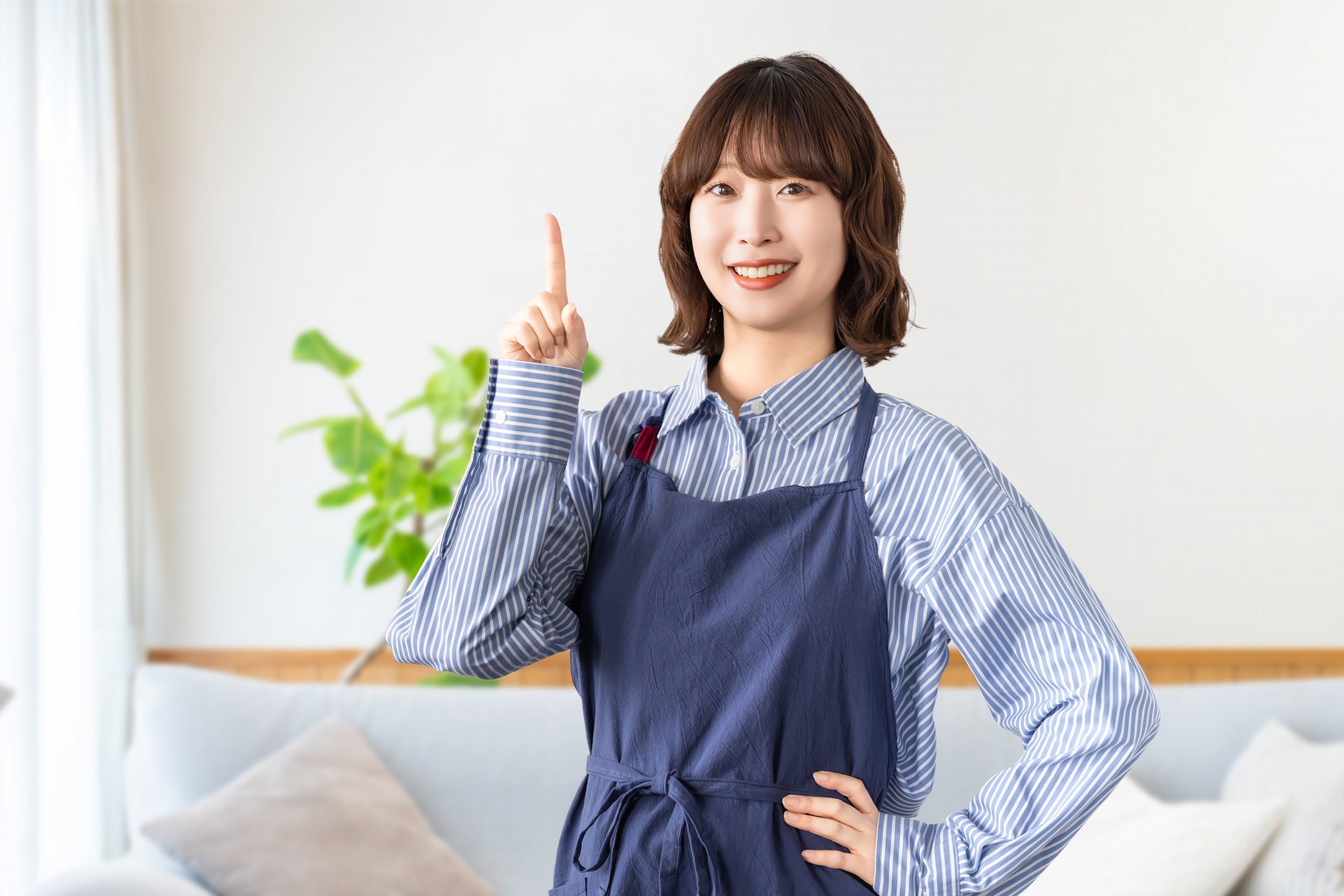 エプロン姿の女性