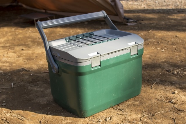 緑色のクーラーボックス