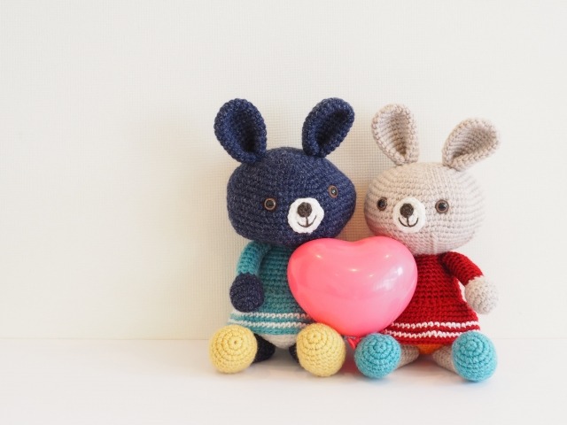 ２体のウサギのぬいぐるみ