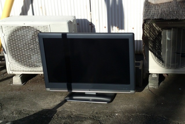 処分されるテレビ