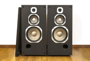 スピーカーの捨て方9選！正しい処分方法や費用相場も解説