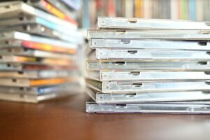 CD・DVDの処分方法5選！正しい捨て方と注意点・大量処分のポイントを解説