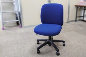 オフィスチェアの処分方法7選！処分費用の相場やお得に捨てる方法まで解説