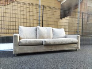 ソファーの処分方法・捨て方の手順を徹底解説！自治体別の処分費用や売却時のポイントも紹介