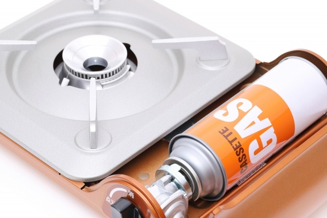 ガスボンベの設置されたカセットコンロ