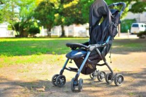 ベビーカーの処分方法！捨てるタイミングと費用相場・無料回収の方法を解説