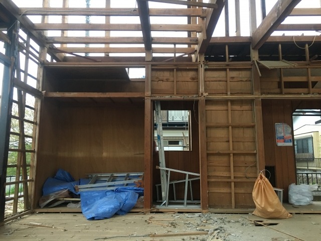 古い木造家屋の解体現場