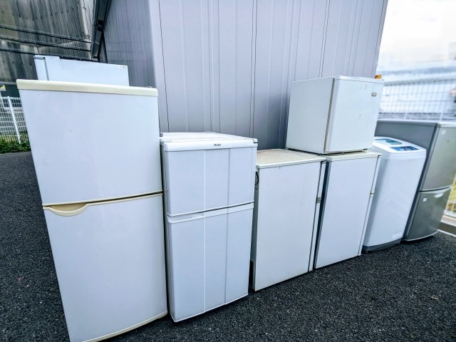 集積された冷蔵庫や洗濯機