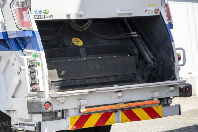 ごみ収集車の荷台