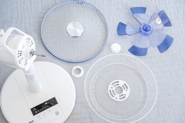 分解された扇風機