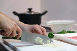 包丁の正しい捨て方ガイド！素材別・自治体別の処分方法と供養の手順