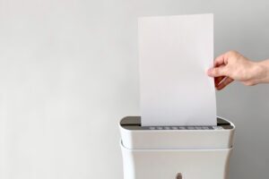 シュレッダーの処分方法は？家庭用・業務用の取り扱いと捨てる際の注意点を解説