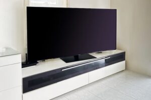 テレビ台の処分方法は？費用相場や無料引き取り・正しい捨て方を解説