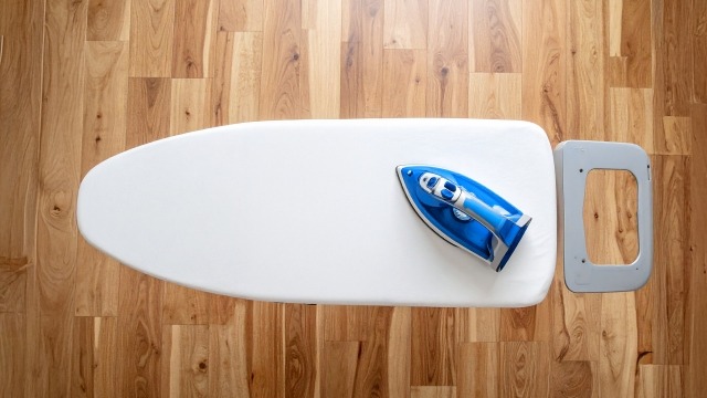 上から見たアイロン台とアイロン