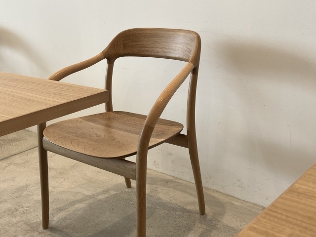 ダイニングに置かれた木製の椅子