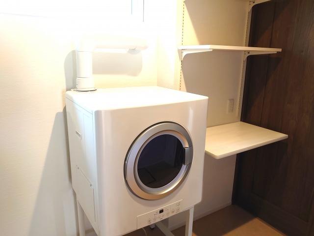 室内に置かれた衣類乾燥機
