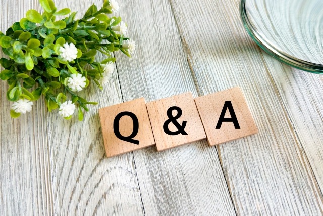 Q&Aの木製ブロック