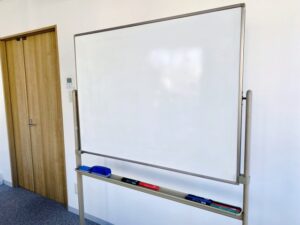 ホワイトボードの処分方法！サイズ別の捨て方と無料引き取りについて解説