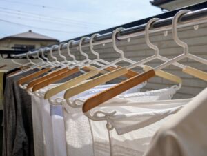 物干し竿の捨て方7選！自治体での分別ルールと費用相場を素材別に解説