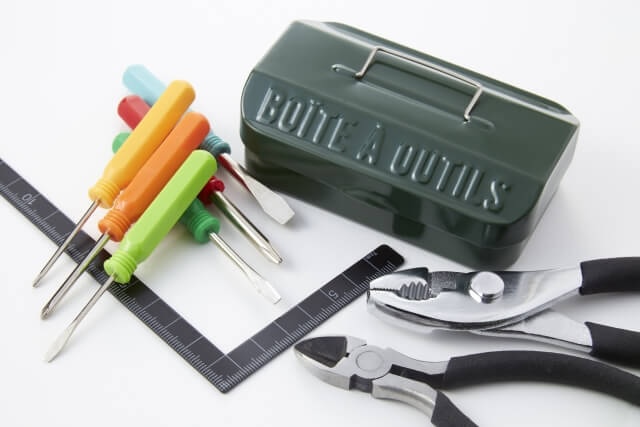 小型ボックスと工具類