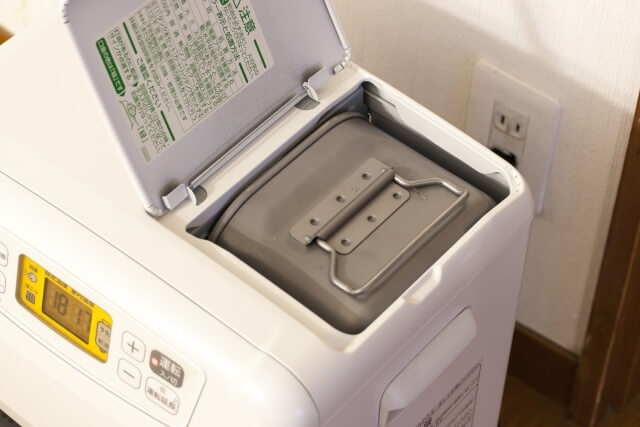 蓋を開けた石油ファンヒーター