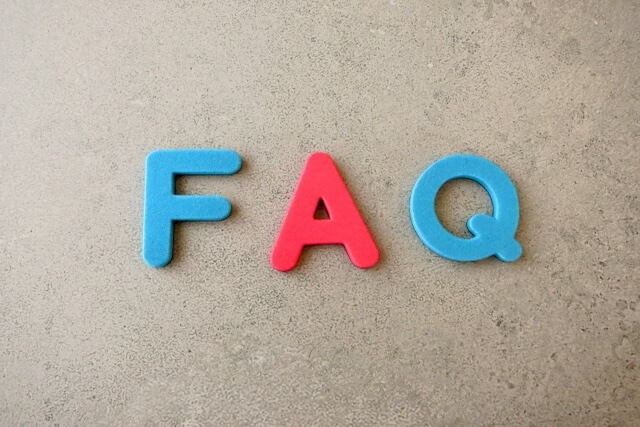 壁面に設置されたFAQのマグネット