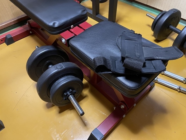 自宅に置かれたトレーニング器具