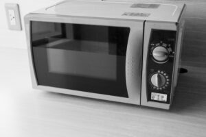 電子レンジ・オーブンレンジの捨て方ガイド！処分方法別の費用相場を解説