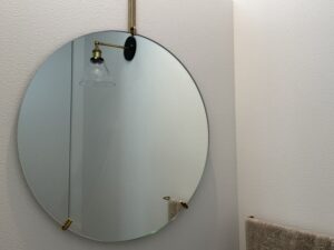 鏡の捨て方は？割れた鏡や全身鏡の安全な処分方法と費用相場を解説