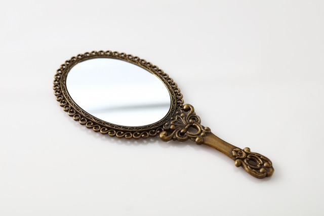 アンティーク調の手鏡