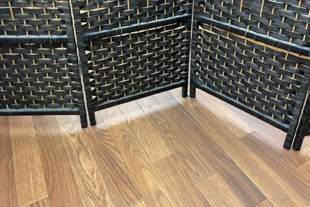 アジアンテイストなパーテーションの足元