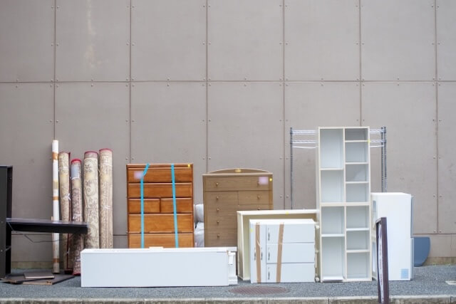 集積された大量の粗大ゴミ